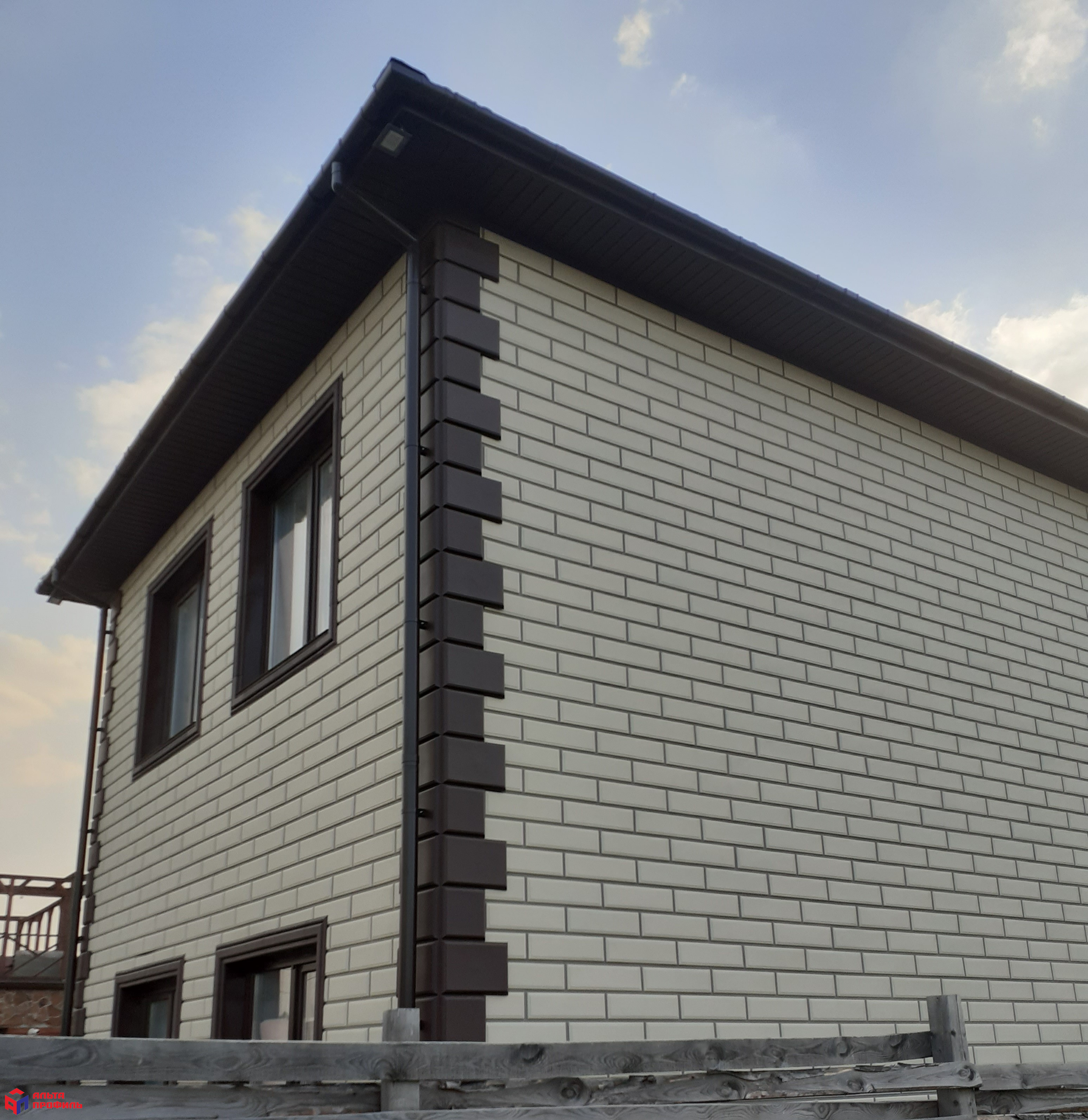 Планка "софит с перфорацией" коричневая Т-20 - 3м.