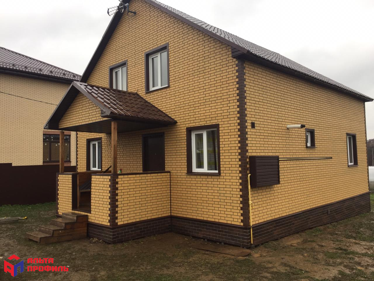 Планка "софит с перфорацией" коричневая Т-20 - 3м.