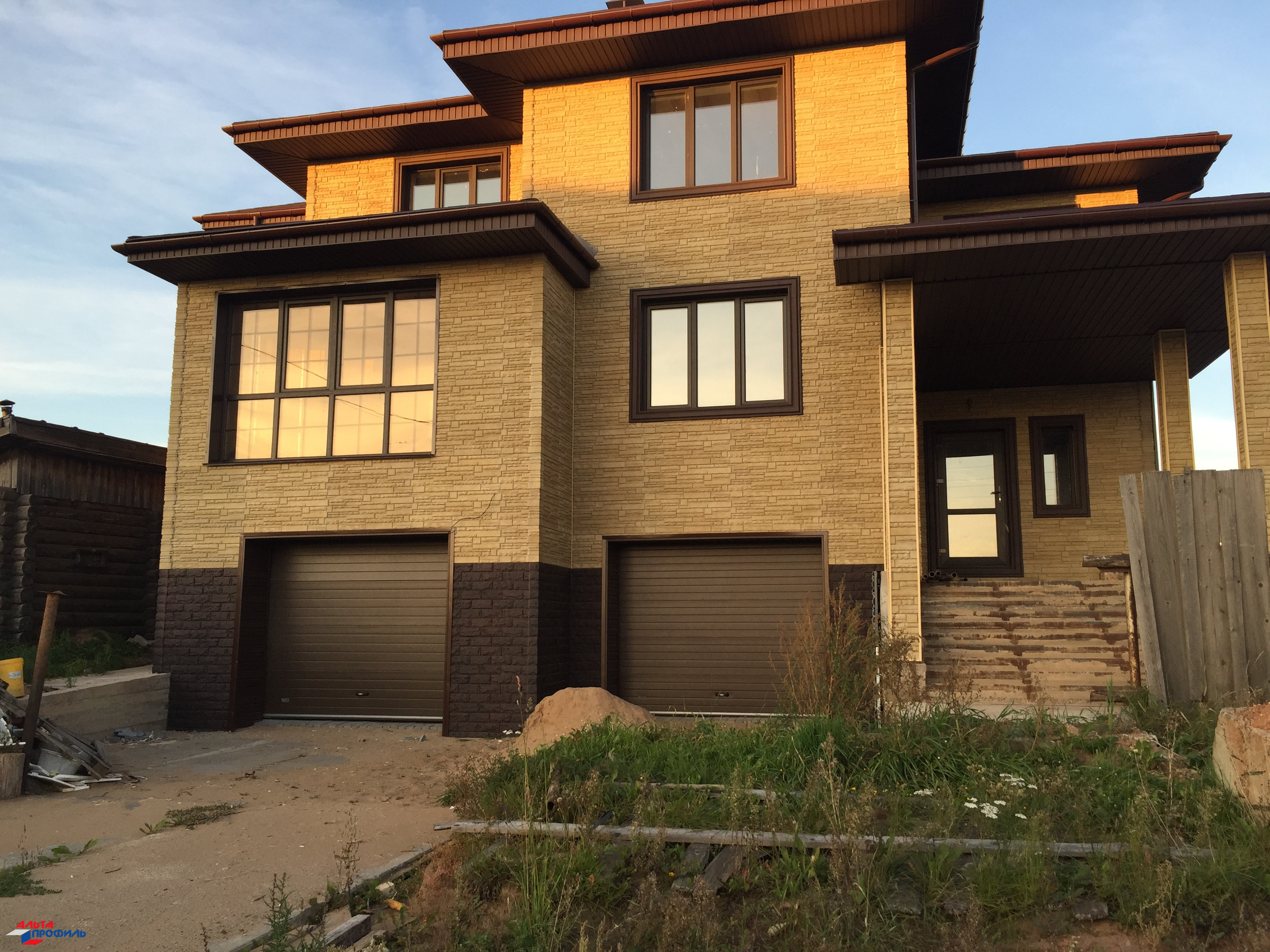 Планка "софит с перфорацией" коричневая Т-20 - 3м.