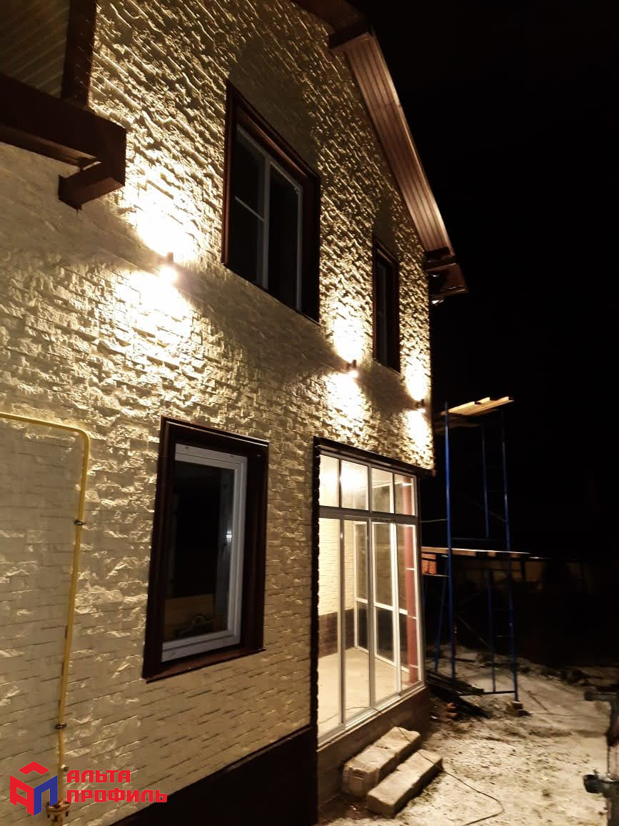 Планка "софит с перфорацией" коричневая Т-20 - 3м.