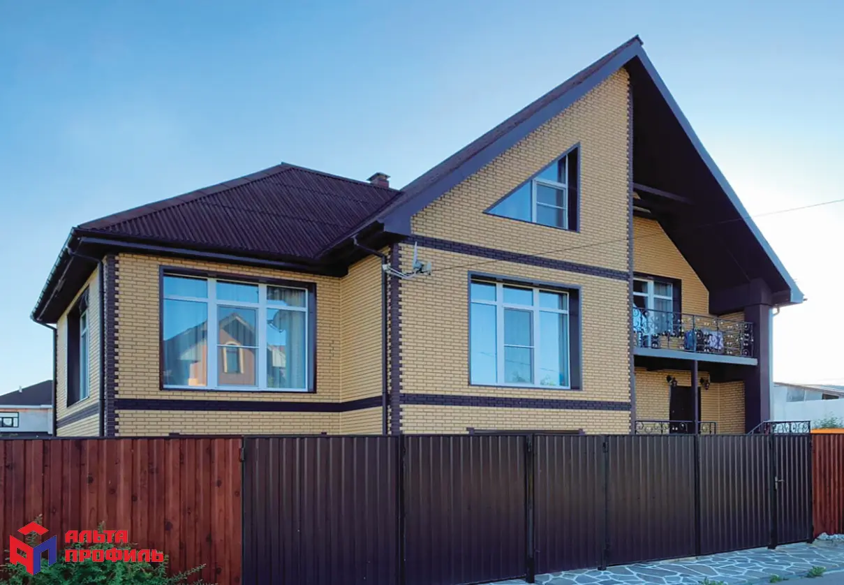 Планка "софит с перфорацией" коричневая Т-20 - 3м.